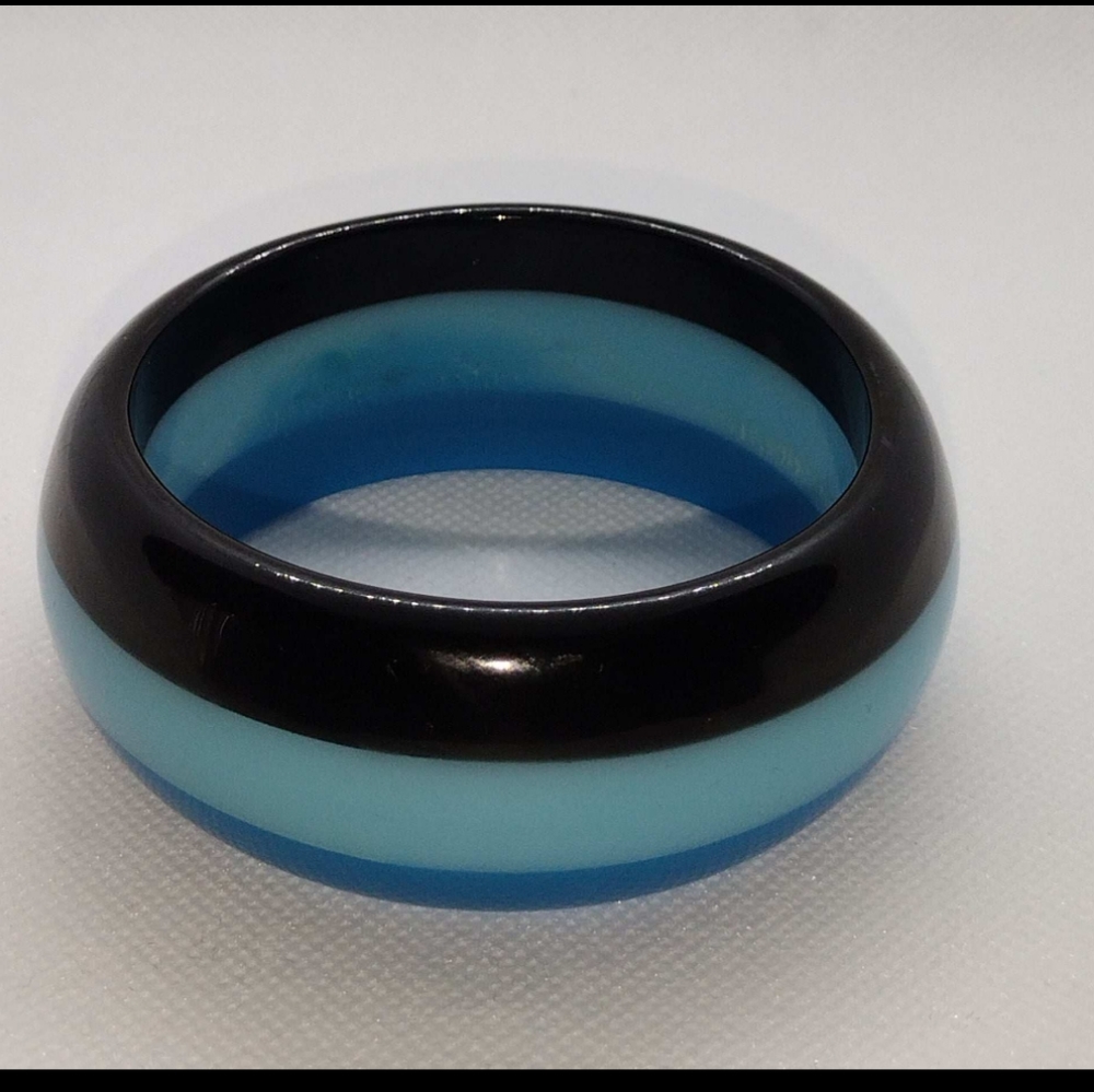 Vintage Tri-Colored Lucite Bangle Bracelet